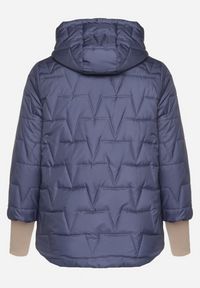 Born2be - Niebieska Pikowana Kurtka o Prostym Kroju z Kapturem Tulorisa. Okazja: na co dzień, na spacer. Typ kołnierza: kaptur. Kolekcja: plus size. Kolor: niebieski. Materiał: jeans. Wzór: aplikacja. Styl: klasyczny, casual, elegancki #2