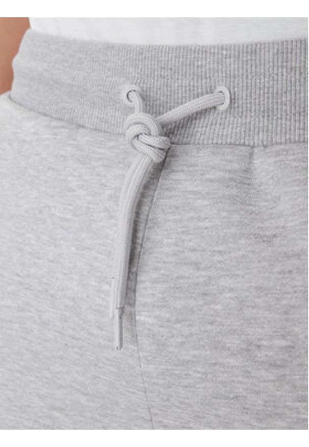 Reebok Szorty sportowe Bazunu RK25558CCM Szary Regular Fit. Kolor: szary. Materiał: syntetyk. Styl: sportowy