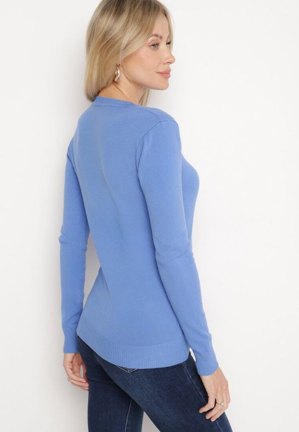 Born2be - Niebieski Sweter Klasyczny z Miękkiej Dzianiny Helentia. Kolor: niebieski. Materiał: dzianina. Styl: klasyczny