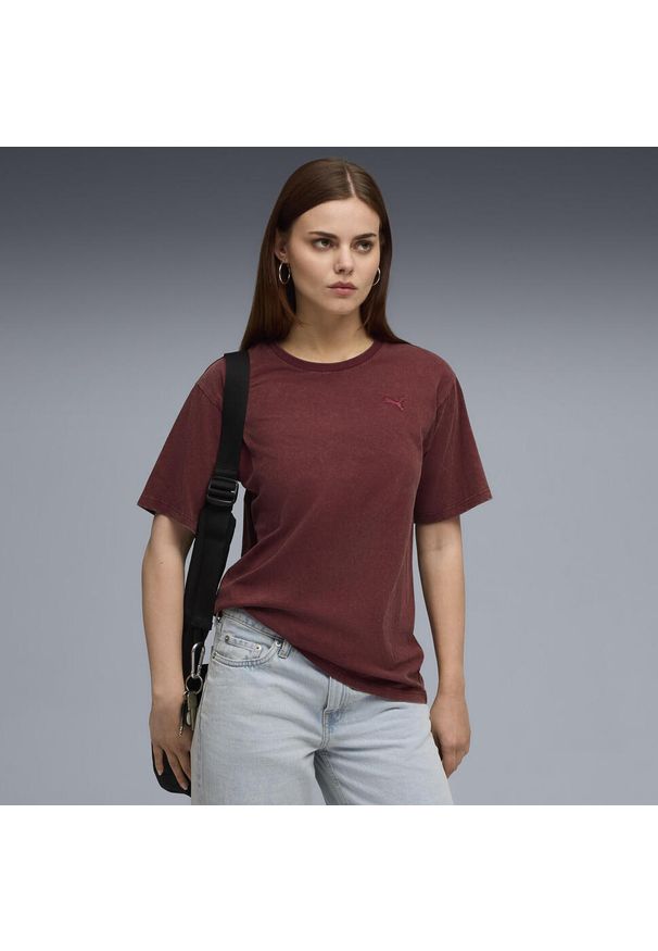Puma - Damska koszulka Essentials Elevated o luźnym kroju z efektem sprania PUMA. Kolor: czerwony. Sport: bieganie