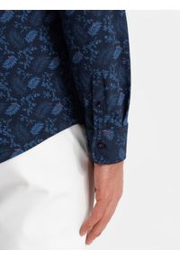 Ombre Clothing - Męska koszula bawełniana z motywem roślinnym – granatowa V1. Okazja: na co dzień. Kolor: niebieski. Materiał: bawełna. Wzór: gładki, kolorowy, nadruk, haft. Styl: klasyczny, casual, elegancki #6
