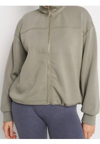 Sinsay - Rozpinana bluza ze stójką - zielony. Typ kołnierza: kołnierzyk stójkowy. Kolor: zielony. Materiał: dzianina, wiskoza