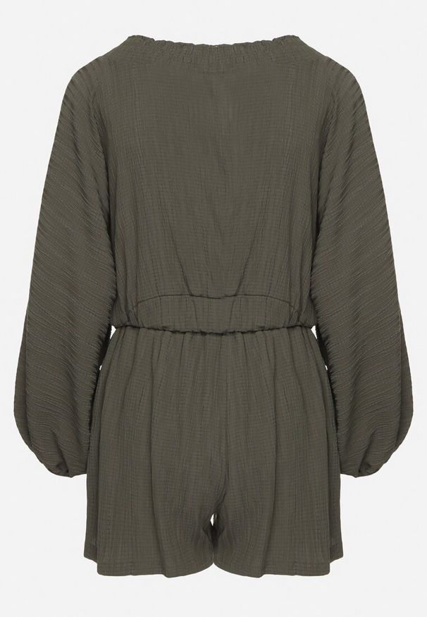 Born2be - Ciemnozielony Komplet Bluzka z Rękawami Typu Nietoperz i Głębokim Dekoltem Szorty z Gumką w Talii Femvia. Kolor: zielony