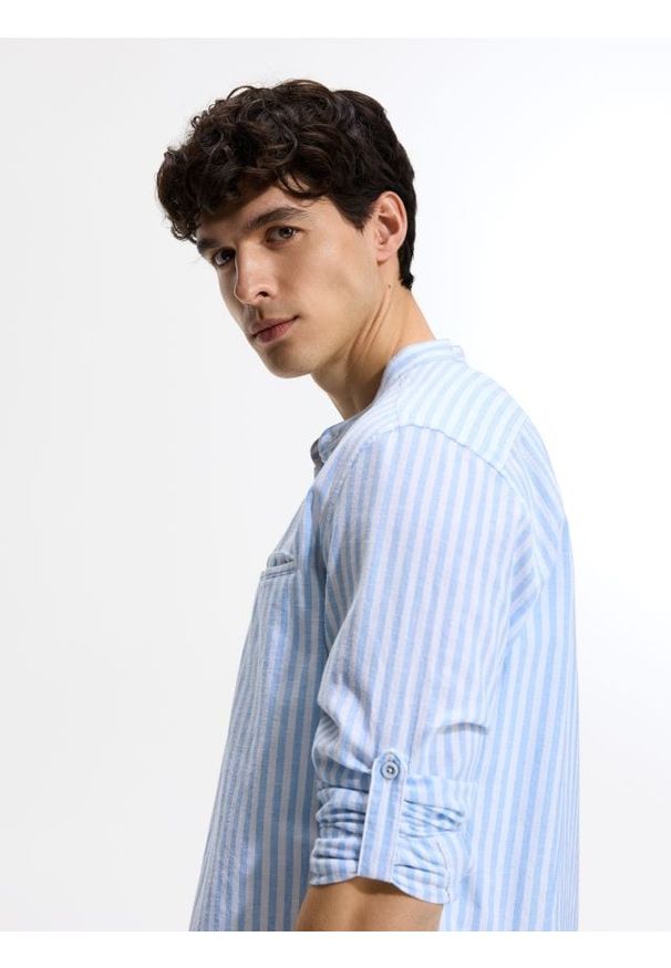 Reserved - Koszula slim fit z lnem - jasnoniebieski. Kolor: niebieski. Materiał: len