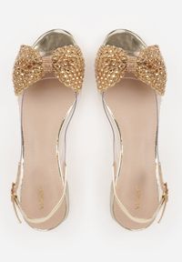 Renee - Złote Sandały VICES na Kwadratowym Słupku z Transparentną Cholewką Kokardą i Cyrkoniami Orinrahne. Kolor: złoty. Materiał: satyna. Obcas: na słupku. Styl: elegancki #8