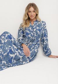 Born2be - Niebieska Rozkloszowana Sukienka z Wiskozą w Kwiatowy Wzór Filirelle. Typ kołnierza: dekolt w serek. Kolor: niebieski. Materiał: wiskoza. Długość rękawa: długi rękaw. Wzór: kwiaty. Styl: klasyczny, elegancki #5