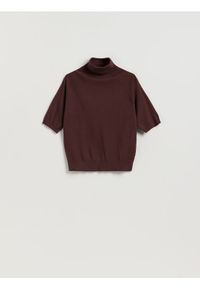 Reserved - Sweter z golfem - brązowy. Typ kołnierza: golf. Kolor: brązowy. Materiał: wiskoza, dzianina. Styl: klasyczny