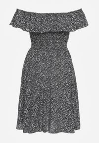 Renee - Czarna Kwiecista Sukienka Hiszpanka z Bawełny z Gumką w Pasie Nevima. Okazja: na co dzień. Typ kołnierza: dekolt hiszpanka. Kolor: czarny. Materiał: bawełna. Sezon: lato. Styl: casual. Długość: mini #8