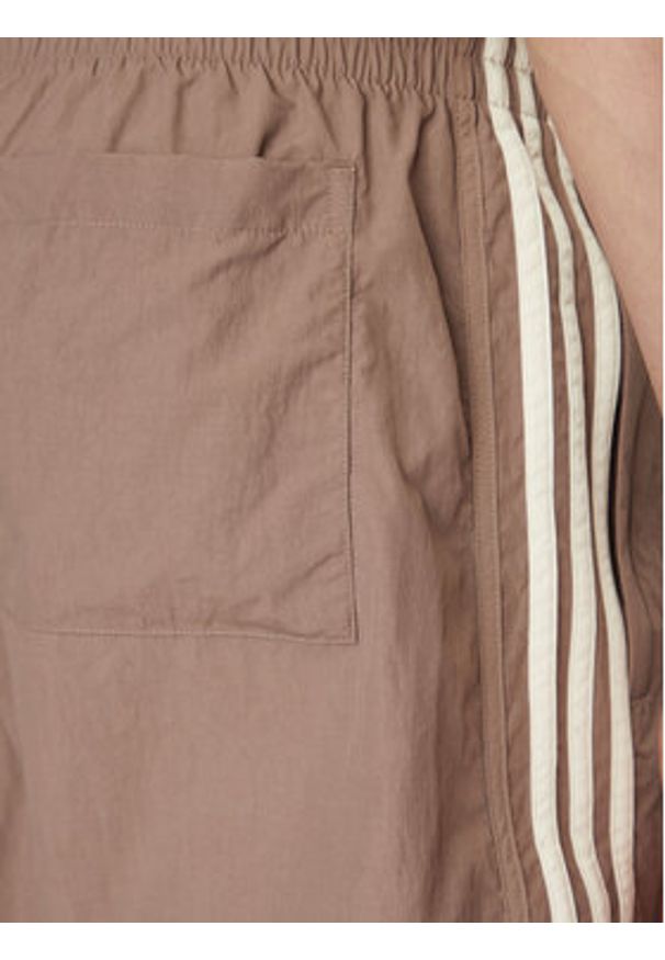 Adidas - adidas Szorty sportowe adicolor Classics Sprinter JP1021 Beżowy Regular Fit. Kolor: beżowy. Materiał: syntetyk. Styl: sportowy