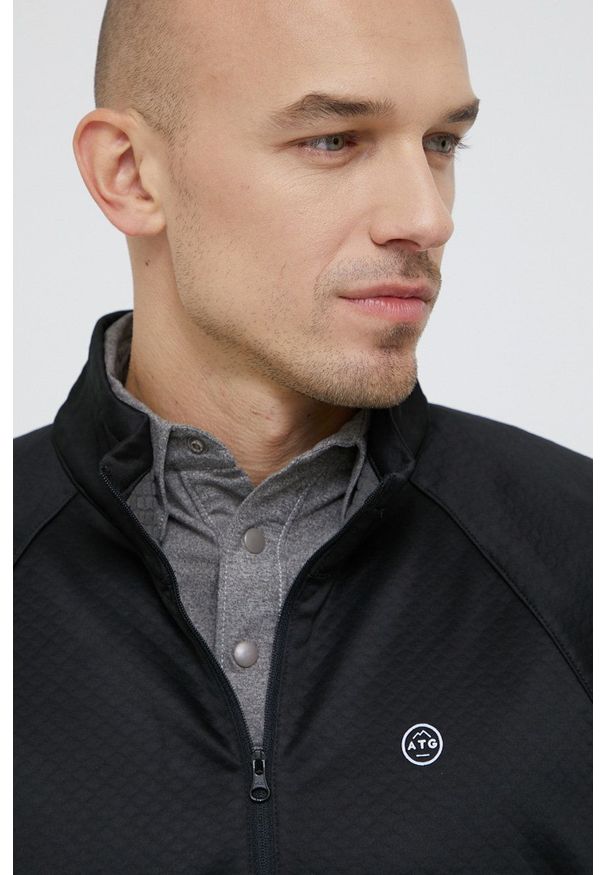 Wrangler Bluza ATG męska kolor czarny gładka. Kolor: czarny. Materiał: dzianina, materiał. Długość rękawa: raglanowy rękaw. Długość: krótkie. Wzór: gładki