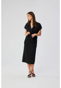 Stylove - Elegancka sukienka z kołnierzem czarna. Okazja: na co dzień. Kolor: pomarańczowy, różowy, czarny. Materiał: guma, tkanina, elastan. Typ sukienki: kopertowe, proste. Styl: elegancki. Długość: midi