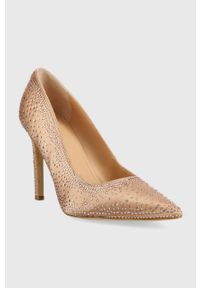 Guess szpilki Silks kolor beżowy FL5SLK SAT08 NUDE. Kolor: beżowy. Materiał: skóra. Obcas: na szpilce. Wysokość obcasa: średni #3