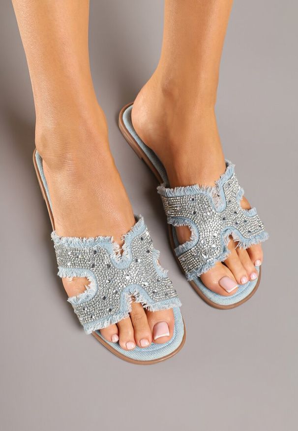 Born2be - Niebieskie Klapki Vices z Geometryczną Cyrkoniową Cholewką Melozia. Okazja: na co dzień. Kolor: niebieski. Wzór: geometria. Styl: elegancki, casual