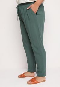 Born2be - Ciemnozielone Bawełniane Spodnie z Szerokimi Nogawkami Wysokim Stanem i Gumką w Pasie Eroea. Okazja: do pracy. Stan: podwyższony. Kolor: zielony. Materiał: bawełna. Styl: elegancki