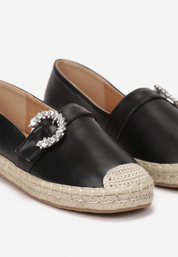 Renee - Czarne Espadryle Auxamene. Nosek buta: okrągły. Kolor: czarny. Wzór: aplikacja, kwiaty. Obcas: na płaskiej podeszwie