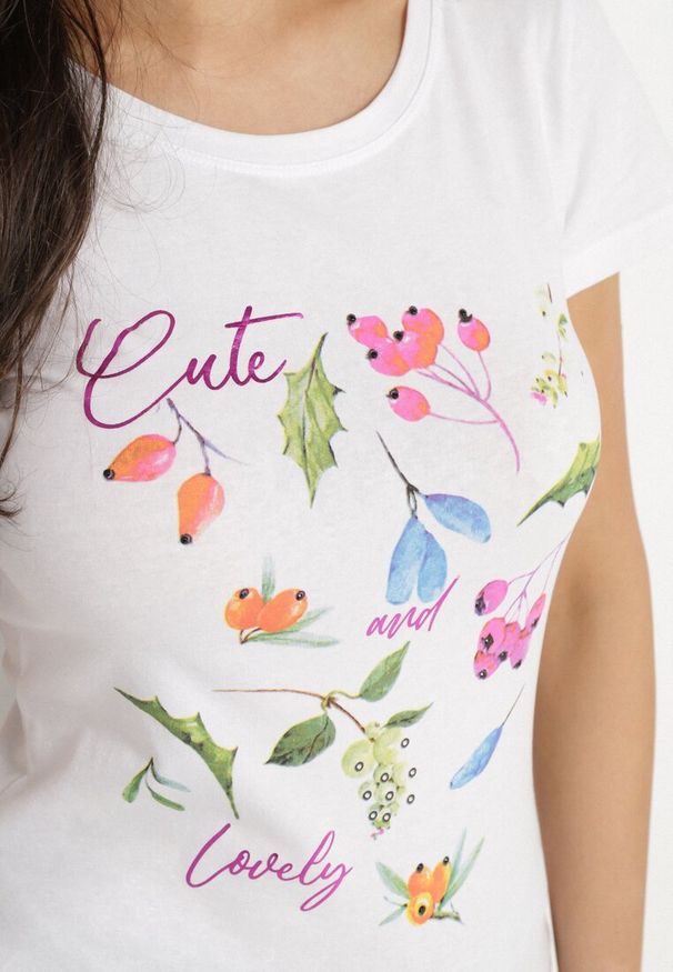 Born2be - Różowy Bawełniany T-shirt z Ozdobnym Nadrukiem Zaromira. Okazja: na co dzień. Kolor: biały. Materiał: bawełna. Wzór: nadruk. Styl: elegancki, casual, klasyczny