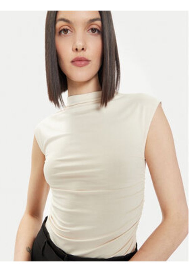 Gina Tricot Top 20883 Écru Slim Fit. Materiał: wiskoza