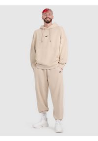 4f - 4F Bluza dresowa oversize nierozpinana z kapturem męska 4F x Tomasz Fornal - beżowa M. Okazja: na co dzień. Typ kołnierza: kaptur. Kolor: beżowy. Materiał: dresówka. Wzór: aplikacja. Styl: casual, sportowy #2