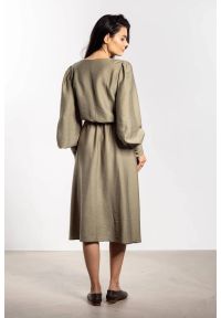 Infinite You - Elegancka sukienka rozkloszowana z długim rękawem zielona. Kolor: brązowy, zielony. Długość rękawa: długi rękaw. Styl: elegancki #3