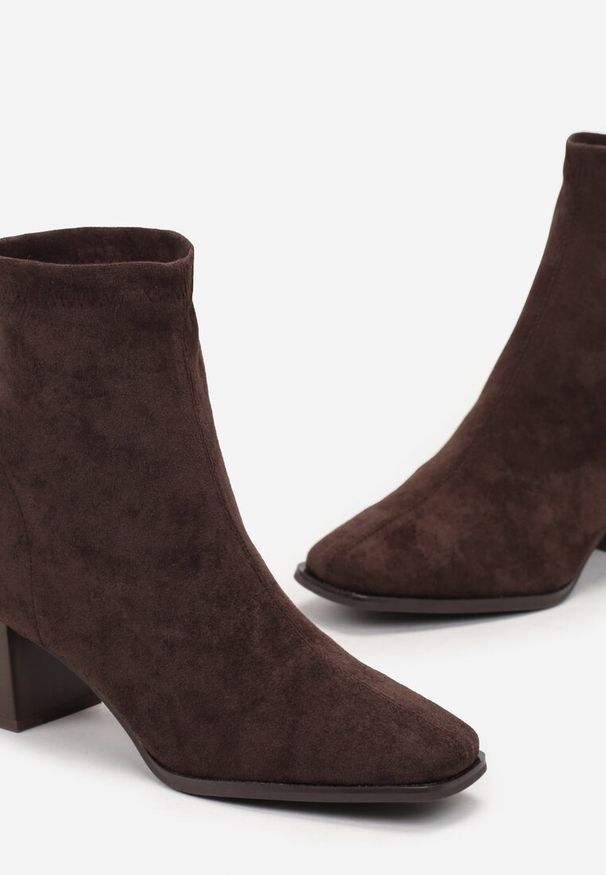 Born2be - Brązowe Botki na Niskim Słupku Catrinnesa. Okazja: do pracy. Kolor: brązowy. Obcas: na słupku. Styl: elegancki