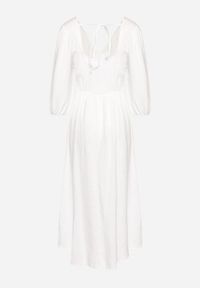 Born2be - Biała Rozkloszowana Bawełniana Sukienka Boho z Wiązaniem i Gumką w Talii Lawla. Okazja: na co dzień. Typ kołnierza: dekolt w kształcie V. Kolor: biały. Materiał: bawełna. Typ sukienki: rozkloszowane. Styl: boho #2