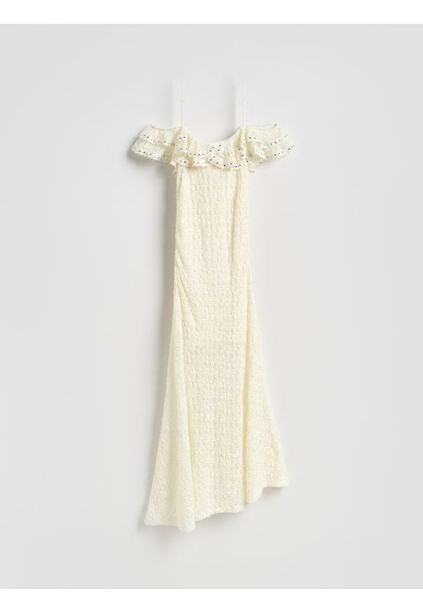Reserved - Asymetryczna sukienka midi - złamana biel. Materiał: dzianina. Typ sukienki: asymetryczne. Długość: midi