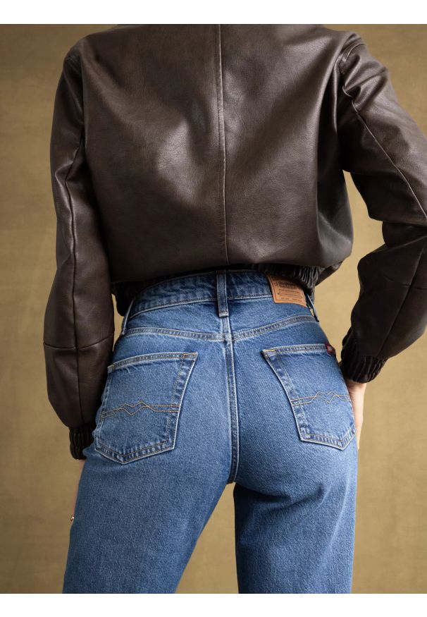 Big-Star - Jeansy damskie niebieskie Charlotte 301. Okazja: na co dzień. Stan: podwyższony. Kolor: niebieski. Sezon: lato. Styl: casual, wakacyjny, elegancki