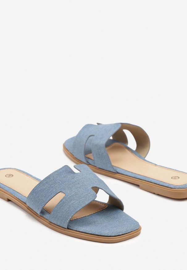 Born2be - Niebieskie Klapki z Ozdobnymi Wycięciami Zlerra. Okazja: na co dzień. Kolor: niebieski. Obcas: na płaskiej podeszwie. Styl: elegancki, casual