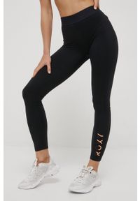 Roxy legginsy treningowe damskie kolor czarny z nadrukiem. Stan: podwyższony. Kolor: czarny. Materiał: skóra, materiał. Wzór: nadruk