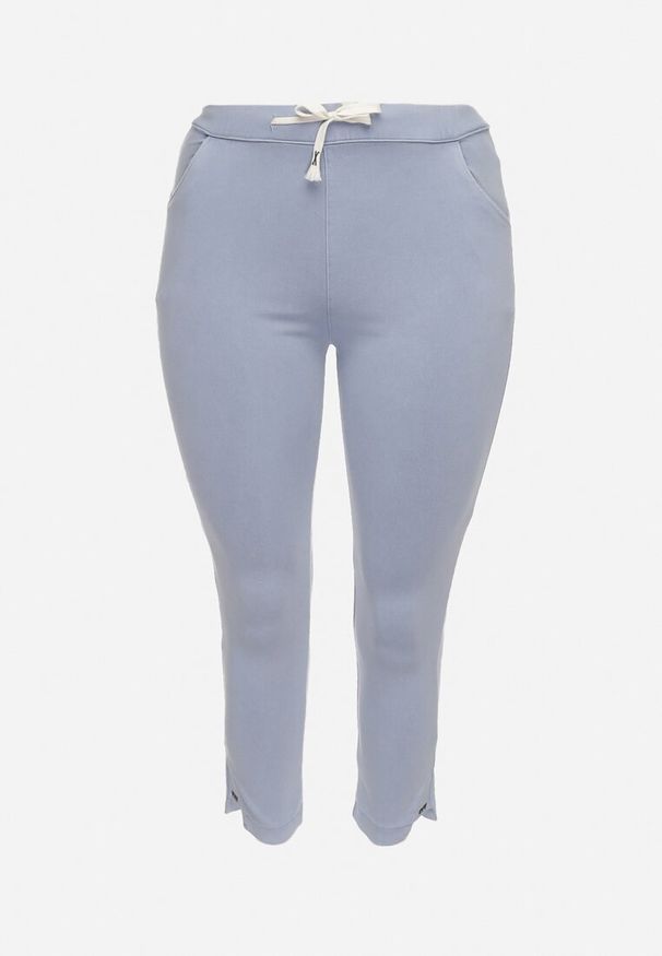 Born2be - Jasnoniebieskie Spodnie Skinny ze Sznurkiem w Pasie i Kieszeniami Irfana. Okazja: na co dzień. Kolor: niebieski. Styl: elegancki, casual