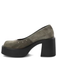 Zielone Półbuty Karino Eleganckie Obuwie Damskie. Okazja: na co dzień. Kolor: zielony. Materiał: welur. Szerokość cholewki: normalna. Wzór: aplikacja. Obcas: na obcasie. Styl: elegancki. Wysokość obcasa: średni #3