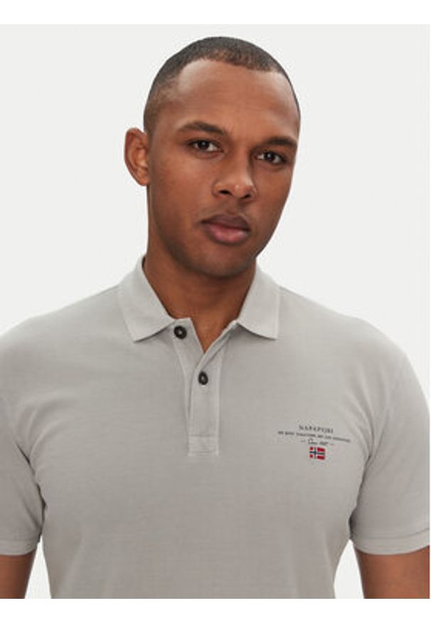 Napapijri Polo Elbas NP0A4GDL Szary Regular Fit. Typ kołnierza: polo. Kolor: szary. Materiał: bawełna