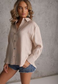 Renee - Beżowa Oversizowa Koszula z Wiskozą i Lnem z Guzikami o Różnej Wielkości Drenrya. Okazja: na co dzień. Kolor: beżowy. Materiał: wiskoza, len. Styl: casual #1