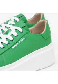 Wittchen - Damskie sneakersy ze skóry na grubej podeszwie klasyczne zielone. Okazja: na co dzień. Nosek buta: okrągły. Kolor: zielony. Materiał: skóra. Obcas: na platformie #6