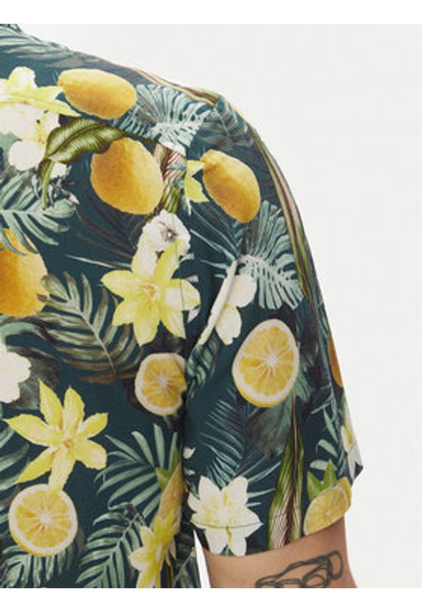 Lindbergh Koszula 30-203729 Zielony Relaxed Fit. Kolor: zielony. Materiał: wiskoza