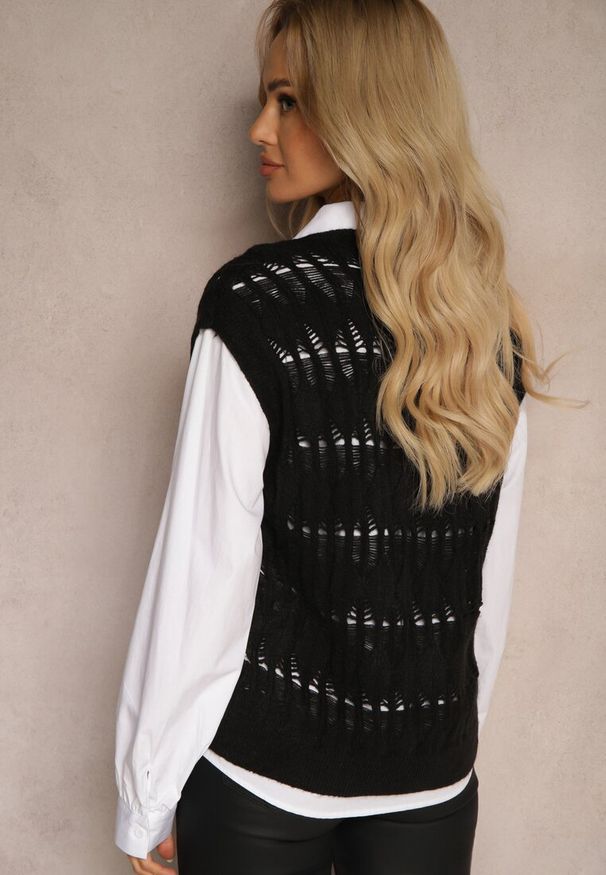 Renee - Biała Koszula z Czarną Sweterkową Kamizelką przez Głowę Irithania. Okazja: na co dzień. Kolor: biały. Styl: casual, klasyczny