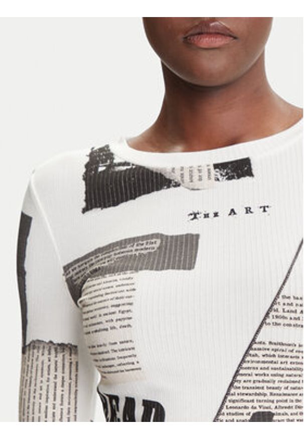 Desigual Bluzka Newspaper 25WWTK25 Biały Regular Fit. Kolor: biały. Materiał: wiskoza