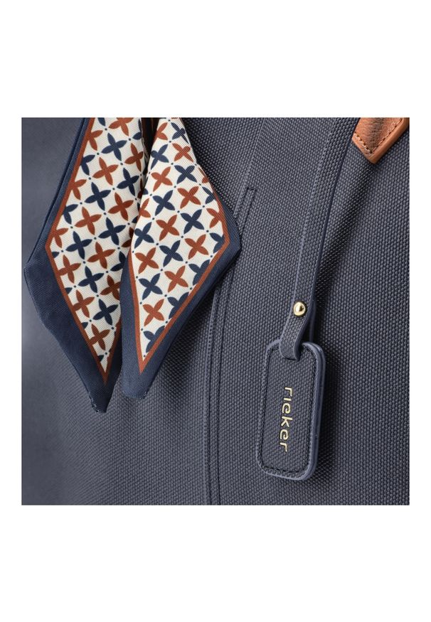 Torebka damska Rieker, ze skóry ekologicznej o klasycznej formie z dwoma uchwytami długim paskiem na ramię ozdobną apaszką i funkcjonalnym wnętrzem d. Kolor: niebieski. Materiał: skórzane. Styl: klasyczny. Rodzaj torebki: na ramię