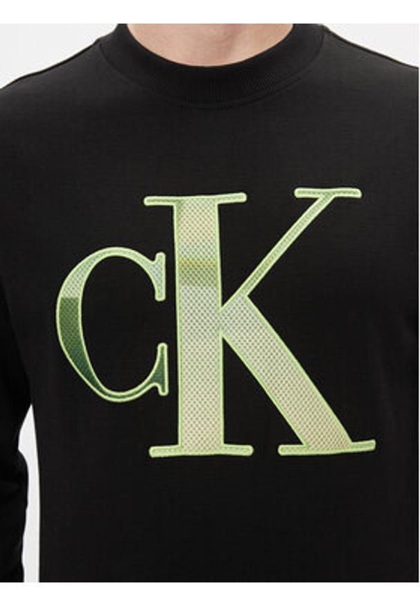 Calvin Klein Jeans Bluza Monologo J30J325028 Czarny Regular Fit. Kolor: czarny. Materiał: syntetyk