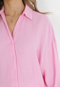 Born2be - Różowa Bawełniana Koszula Oversize z Szerokimi Rękawami Melillia. Okazja: na co dzień. Kolor: różowy. Materiał: bawełna. Styl: casual #2