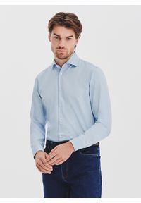 Pako Lorente - PAKO LORENTE - Jasnoniebieska koszula jeansowa. Typ kołnierza: kołnierzyk włoski. Kolor: niebieski. Materiał: jeans. Długość rękawa: długi rękaw. Długość: długie. Wzór: gładki #1