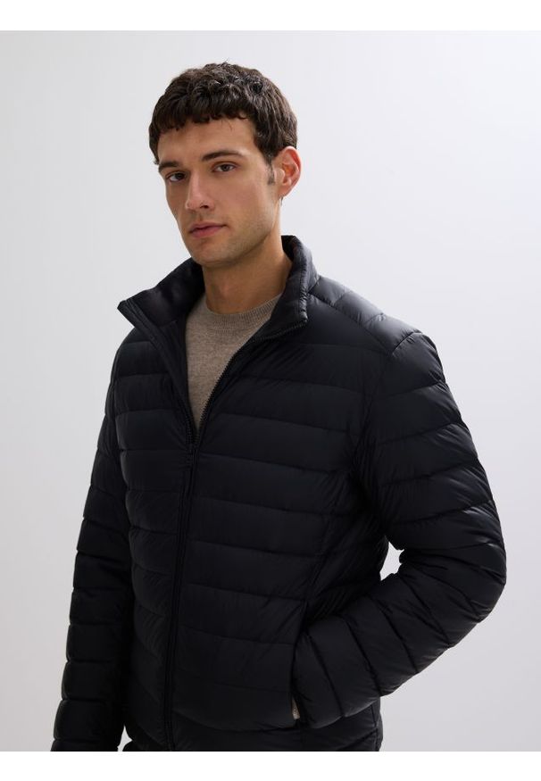 Reserved - Lekka pikowana kurtka puchowa - czarny. Kolor: czarny. Materiał: puch