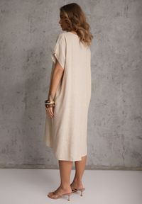 Renee - Beżowa Sukienka o Pudełkowym Kroju z Lnem i Wiskozą Zdobiona Guzikiem Mezynore. Kolekcja: plus size. Kolor: beżowy. Materiał: wiskoza, len. Wzór: aplikacja. Typ sukienki: dla puszystych. Styl: boho, wakacyjny #4