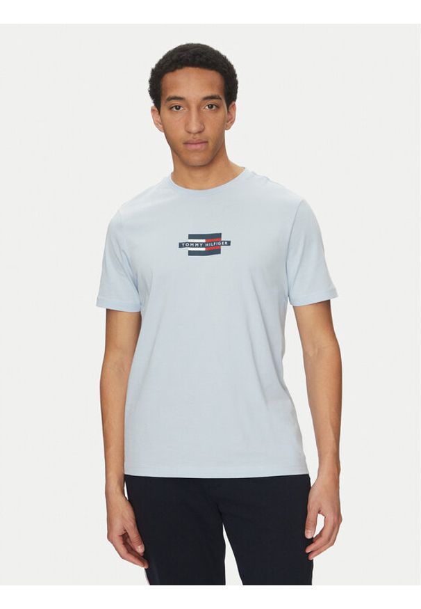 TOMMY HILFIGER - Tommy Hilfiger T-Shirt Flag Box MW0MW38636 Błękitny Regular Fit. Kolor: niebieski. Materiał: bawełna