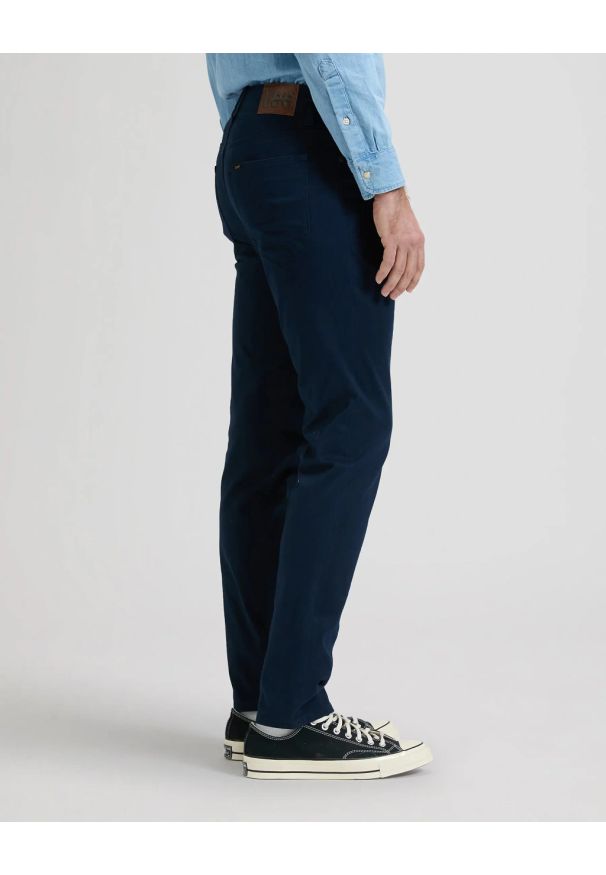 Lee - MESKIE SPODNIE LEE SLIM FIT MVP RIVET NAVY 112376323