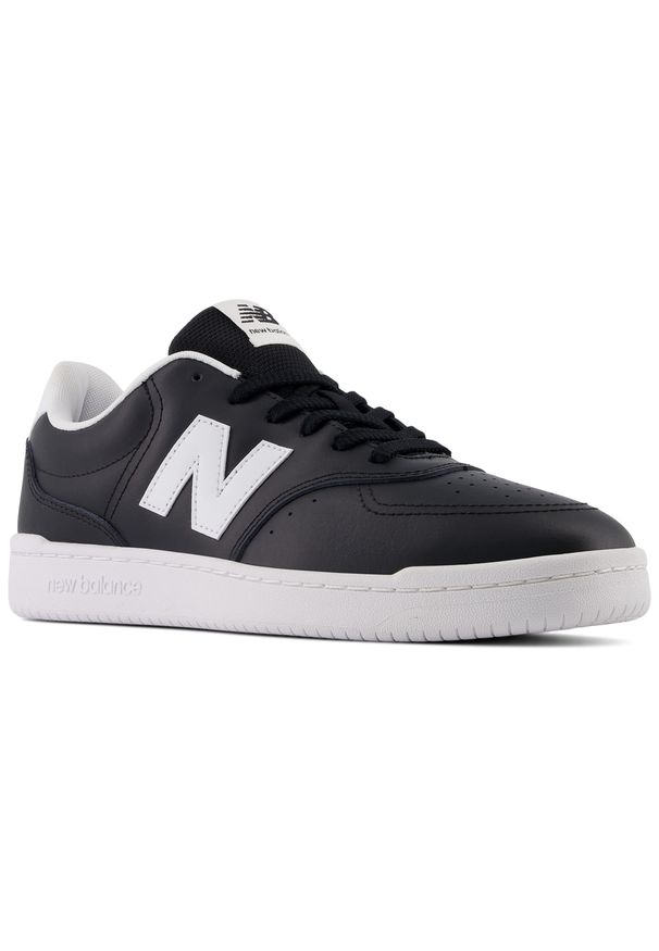 Buty unisex New Balance BB80BLK – czarne. Okazja: na co dzień. Kolor: czarny. Materiał: skóra, materiał, syntetyk, guma. Szerokość cholewki: normalna. Sport: turystyka piesza, koszykówka