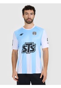 4f - 4F Koszulka klubowa wyjazdowa z sezonu 2025/26 z możliwością personalizacji męska 4F x Mazur Radzymin - niebieska L. Kolor: niebieski. Materiał: dzianina, skóra. Długość: długie. Wzór: napisy. Sezon: lato. Styl: klasyczny #1