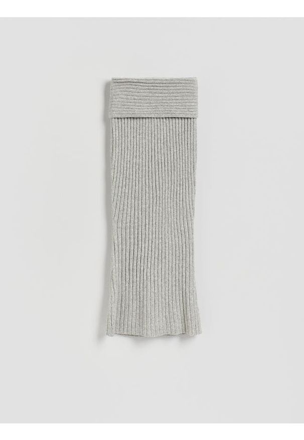 Reserved - Prążkowana spódnica - jasnoszary. Kolor: szary. Materiał: prążkowany