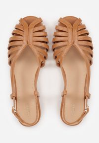 Renee - Brązowe Sandały Peep Toe VICES na Płaskiej Podeszwie z Cienkimi Paseczkami Nadalila. Nosek buta: otwarty. Zapięcie: sprzączka. Kolor: brązowy. Materiał: skóra. Sezon: lato. Obcas: na płaskiej podeszwie. Wysokość obcasa: niski #9