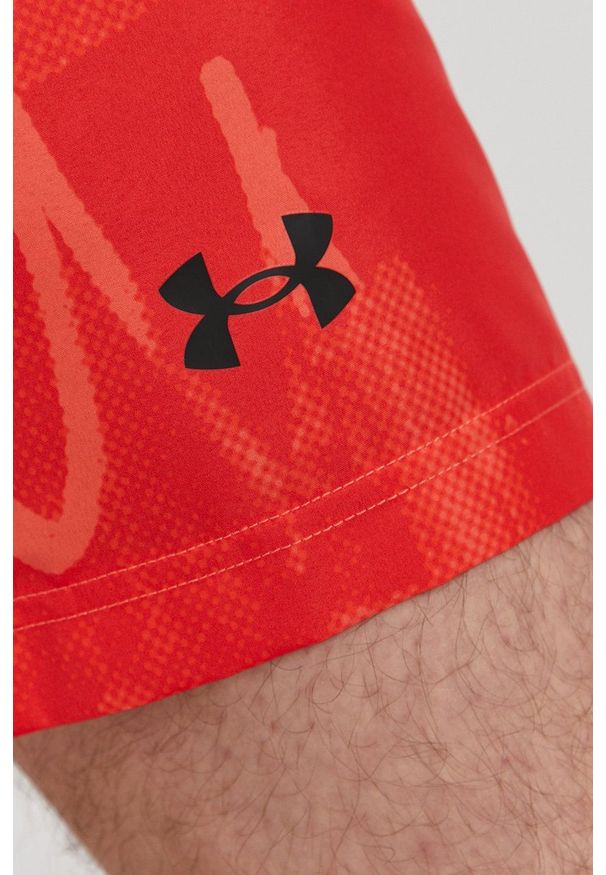 Under Armour - Szorty. Okazja: na co dzień. Kolor: czerwony. Materiał: tkanina. Styl: casual